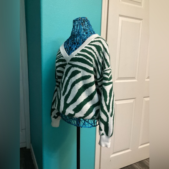 💥PRICE DROP💥 Joey Sweater - Picture 6 of 10